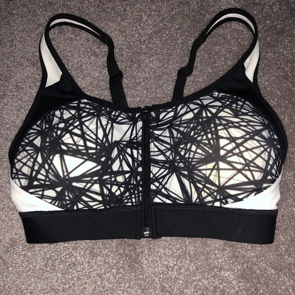 Black and white sports bra size XS